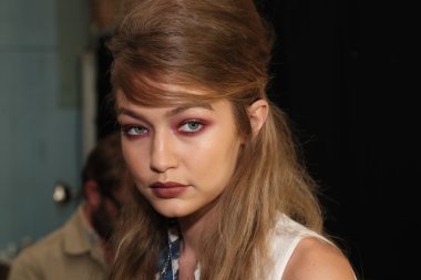 Anna Sui Fashion Show önce kulis