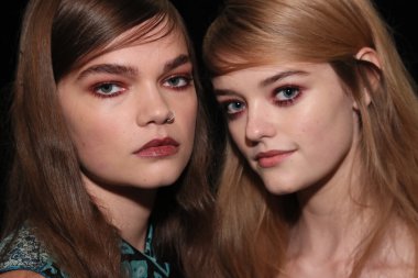 Anna Sui Fashion Show önce kulis