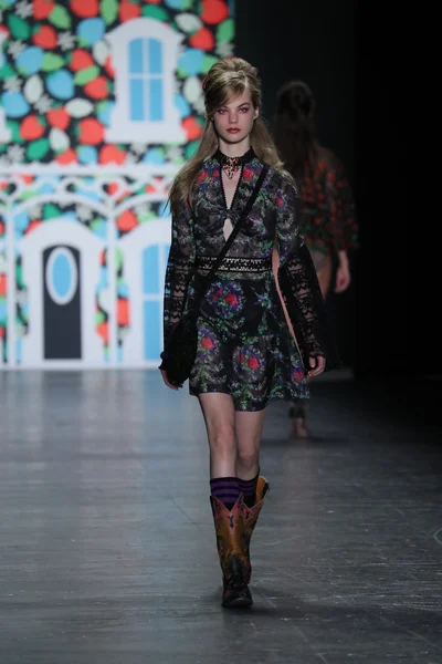 Anna Sui modevisning — Stockfoto