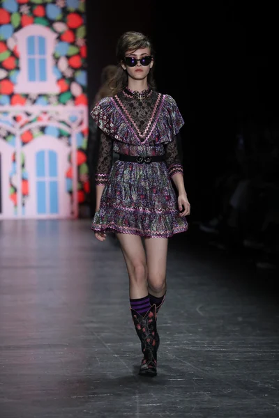 Anna Sui modeshow — Stockfoto