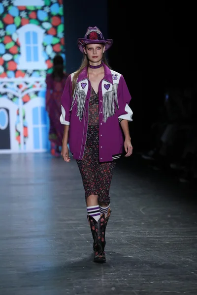 Anna Sui modeshow — Stockfoto