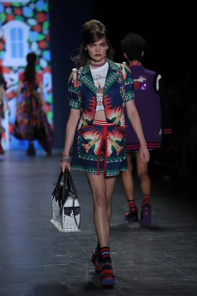 Anna Sui modeshow — Stockfoto