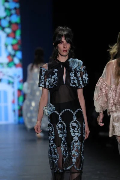 Anna Sui modeshow — Stockfoto