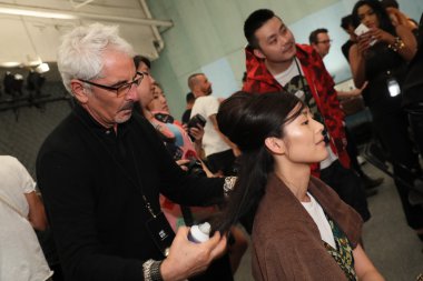 Anna Sui Fashion Show önce kulis