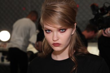 Anna Sui Fashion Show önce kulis