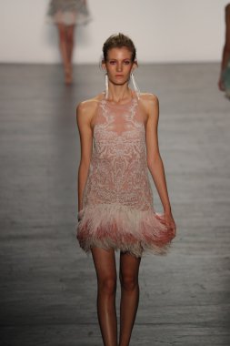 Tadashi Shoji İlkbahar 2017