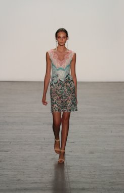 Tadashi Shoji İlkbahar 2017