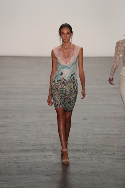 Tadashi Shoji İlkbahar 2017