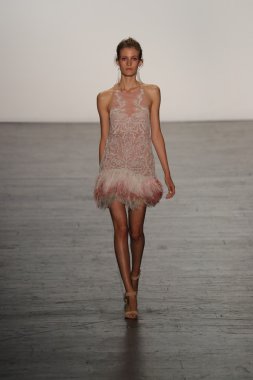 Tadashi Shoji İlkbahar 2017