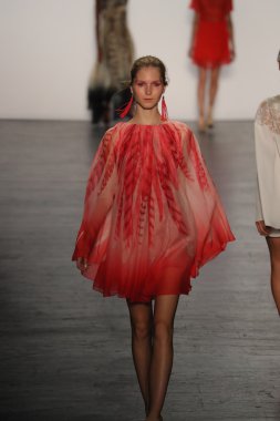 Tadashi Shoji İlkbahar 2017