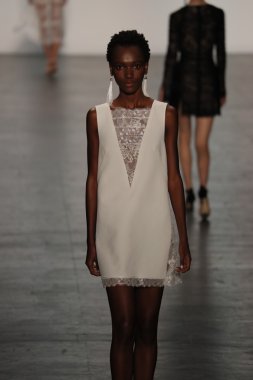 Tadashi Shoji İlkbahar 2017