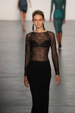 Tadashi Shoji İlkbahar 2017