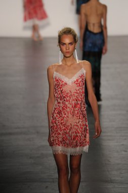 Tadashi Shoji İlkbahar 2017