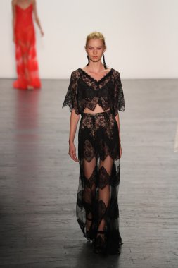 Tadashi Shoji İlkbahar 2017