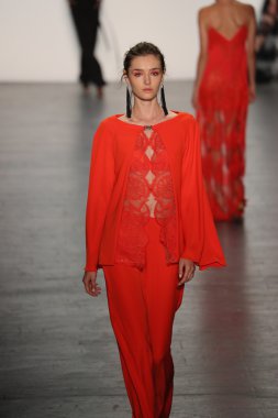 Tadashi Shoji İlkbahar 2017