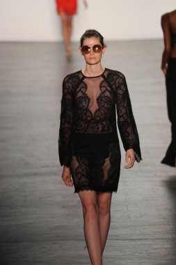 Tadashi Shoji İlkbahar 2017