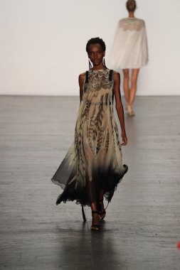 Tadashi Shoji İlkbahar 2017