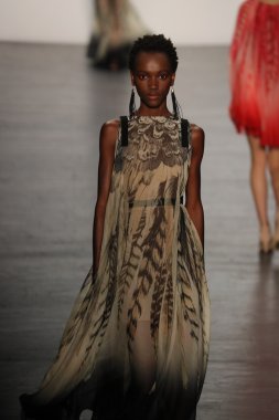 Tadashi Shoji İlkbahar 2017