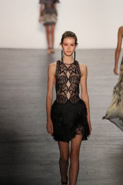 Tadashi Shoji İlkbahar 2017