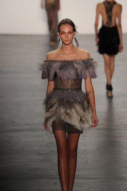 Tadashi Shoji İlkbahar 2017