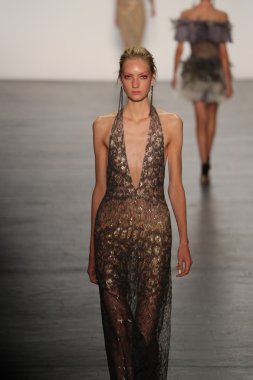 Tadashi Shoji İlkbahar 2017