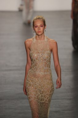 Tadashi Shoji İlkbahar 2017