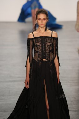 Tadashi Shoji İlkbahar 2017