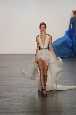 Tadashi Shoji İlkbahar 2017