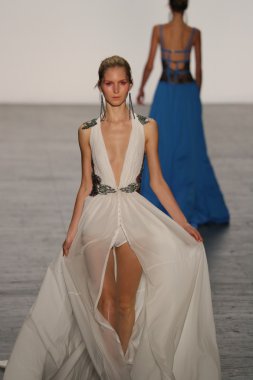 Tadashi Shoji İlkbahar 2017