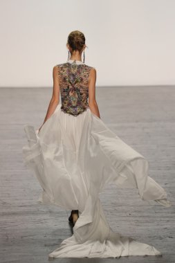 Tadashi Shoji İlkbahar 2017