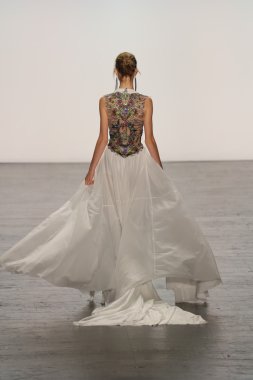 Tadashi Shoji İlkbahar 2017