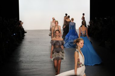  Tadashi Shoji İlkbahar 2017