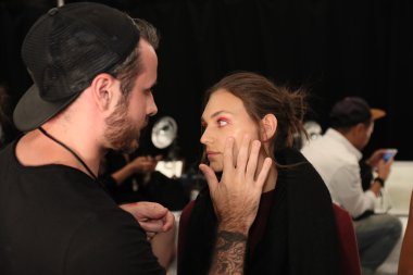 Tadashi Shoji İlkbahar 2017 Pist Show öncesi sahne arkası