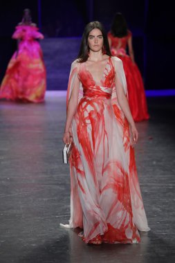 Naeem Khan defile 
