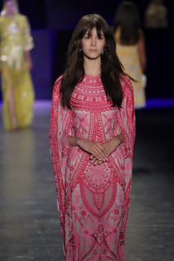 Naeem Khan defile 
