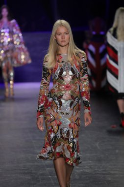 Naeem Khan defile 