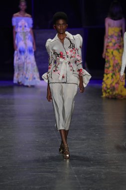 Naeem Khan defile 