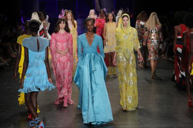 Naeem Khan defile