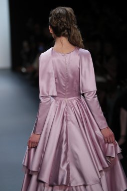 Nancy Vuu defile