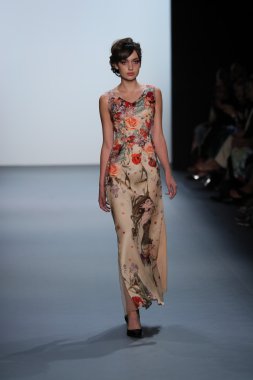 Nancy Vuu defile