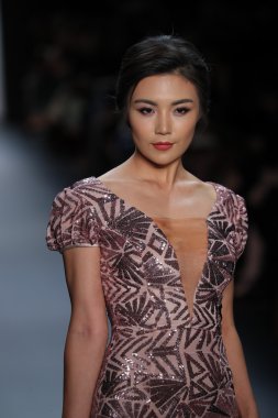 Nancy Vuu defile