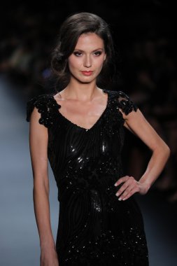 Nancy Vuu defile