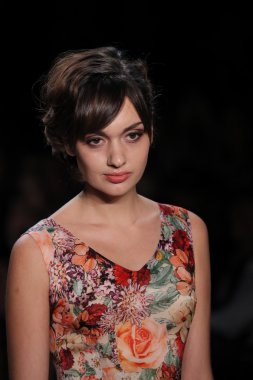 Nancy Vuu defile