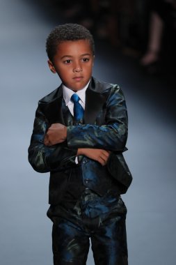  Nancy Vuu defile