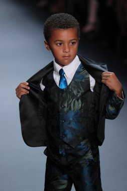  Nancy Vuu defile