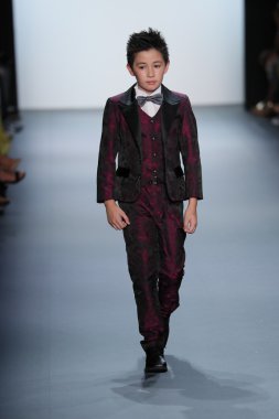  Nancy Vuu defile