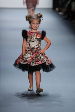 Nancy Vuu defile