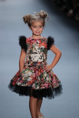 Nancy Vuu defile