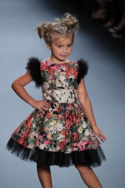 Nancy Vuu defile