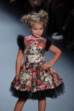 Nancy Vuu defile
